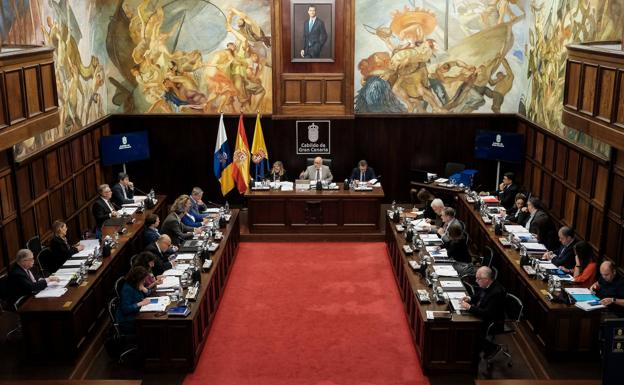 Diez órganos de gobierno dependientes del Cabildo incumplen la ley de igualdad