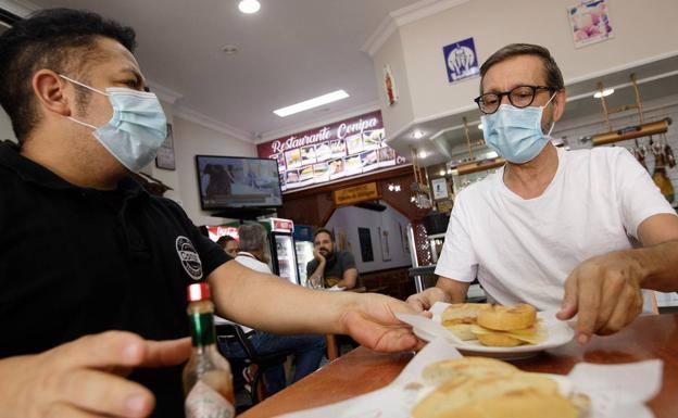 Fernando Simón pone fecha al fin de las mascarillas en interiores