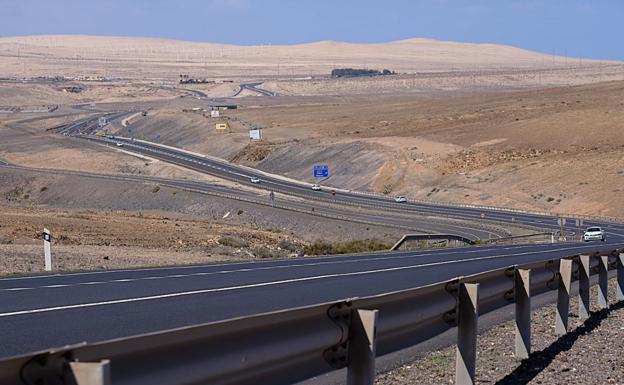 «No veía nada, ni con la luz larga»: crónica de un vuelco en la autovía de Jandía