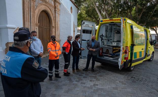 El Cabildo entrega una ambulancia al Ayuntamiento de Pájara