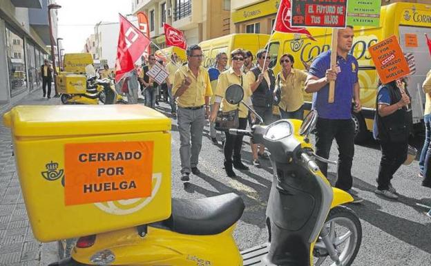 Convocan una huelga en Correos los tres primeros días de junio