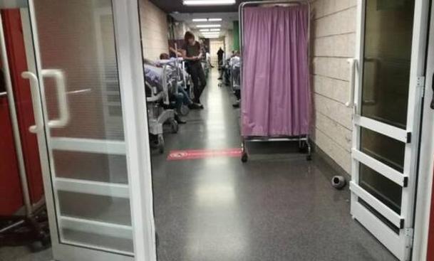 «Ocho horas de tortura y angustia en un pasillo» en Urgencias del Negrín
