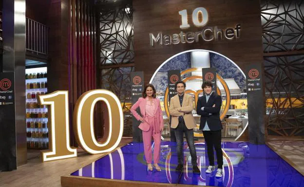 Los tres cocineros-presentadores de 'MasterChef'/TVE