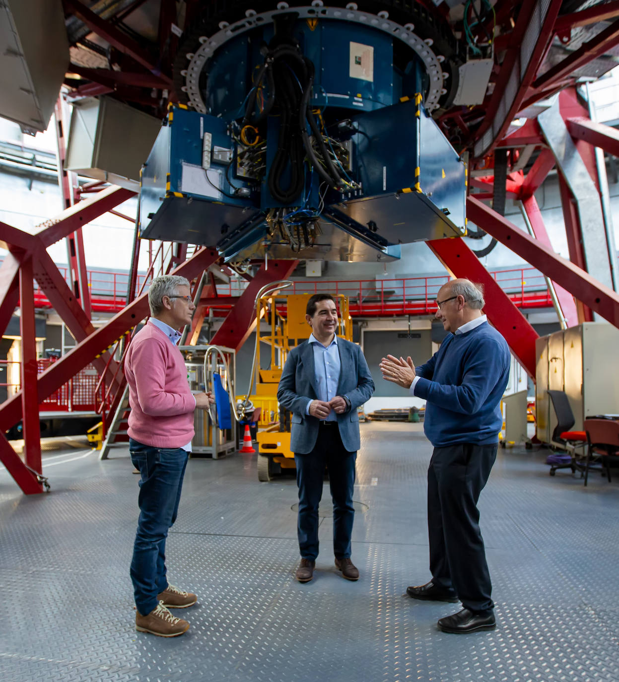 El presidente de la Fundación BBVA, Carlos Torres Vila, visita el Instituto Astrofísico de Canarias en La Palma