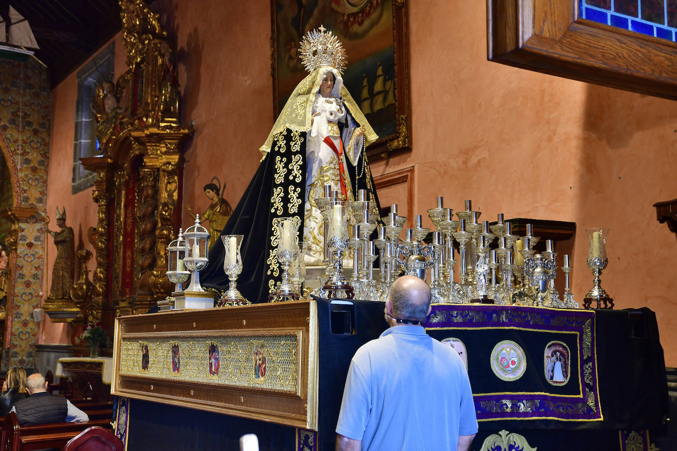 Preparativos para la procesión del Martes Santo en Las Palmas de Gran Canaria