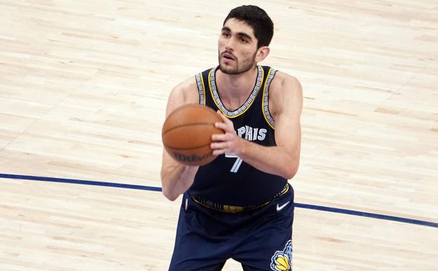 Santi Aldama sigue loco en la Summer League: 31 puntos ante Brooklyn Nets