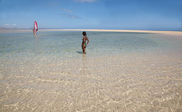 Las playas de Jandía 'refrescan' cinco sucursales de Correos de la Península
