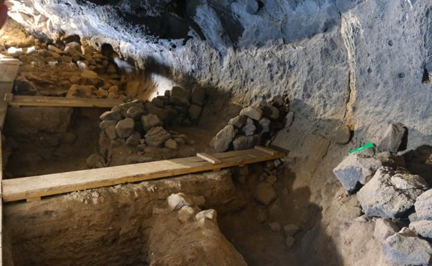 El análisis del ADN 'entra' en la Cueva de Villaverde: los restos óseos son de una madre y una hija
