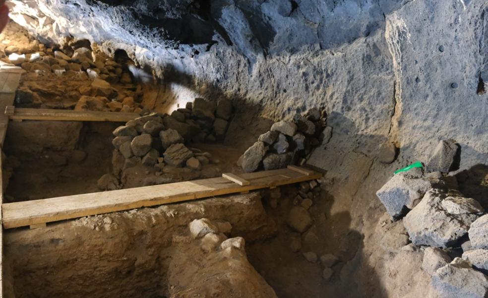 El análisis del ADN 'entra' en la Cueva de Villaverde: los restos óseos son de una madre y una hija