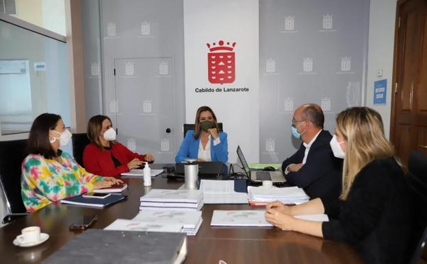 Gobierno y el Cabildo ultiman la puesta en marcha del Servicio de Atención Integral de Ayuda al Dependiente