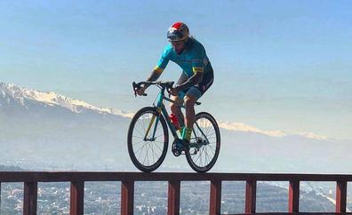 El ciclista Vittorio Brumotti recorre los paisajes de Gran Canaria