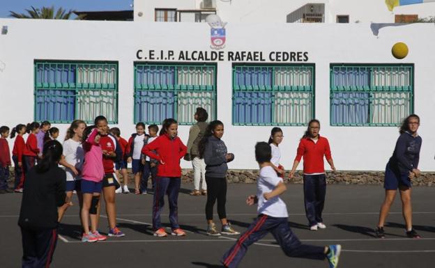 Limpieza de colegios públicos y balnearios de Tías