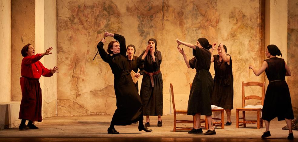 «We are returning to 'The house of Bernarda Alba' more than it seems»