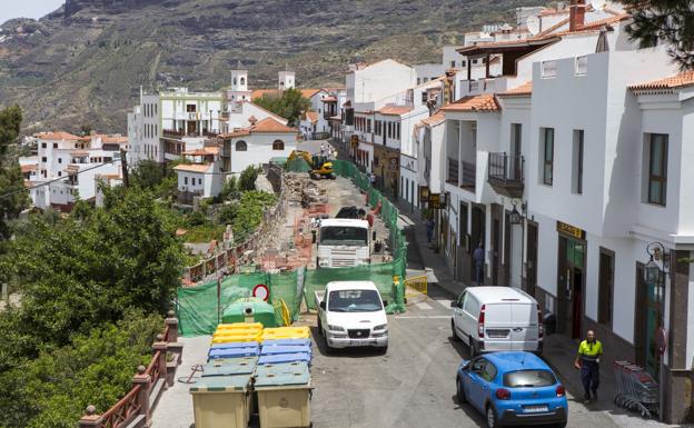 El trasplante de árboles del casco de Tejeda sirve de mal ejemplo nacional