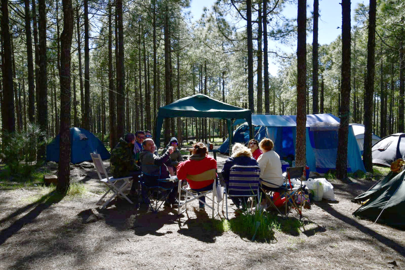 Las cumbres de Gran Canaria se llenan de devotos de la acampada