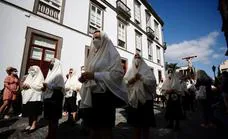La procesión de Las Mantillas vuelve a Vegueta