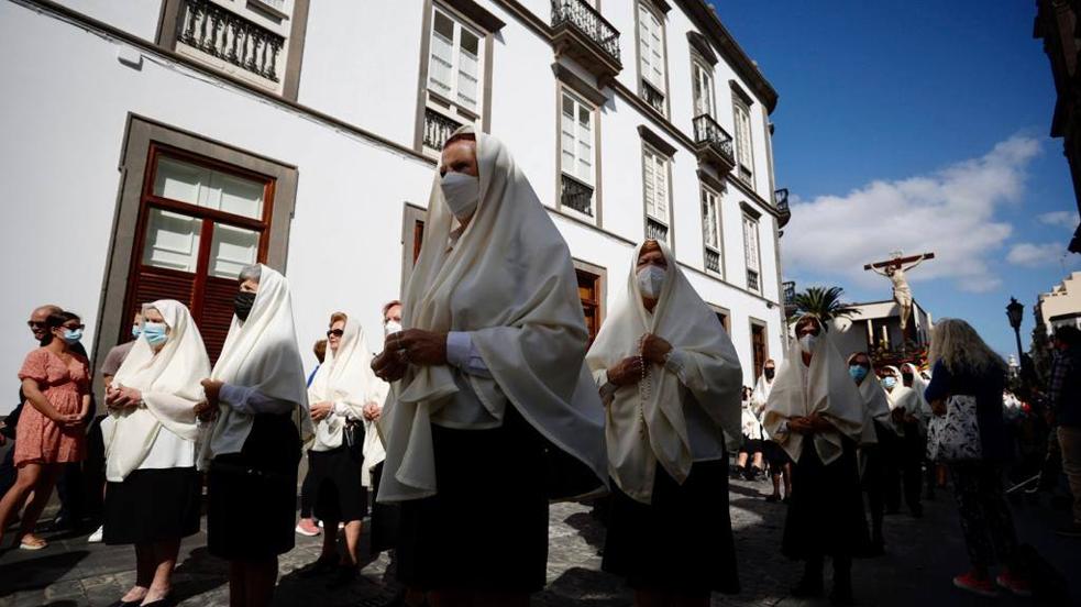 La procesión de Las Mantillas vuelve a Vegueta