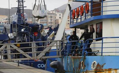 Cinco detenidos en un pesquero con droga al sur de las islas