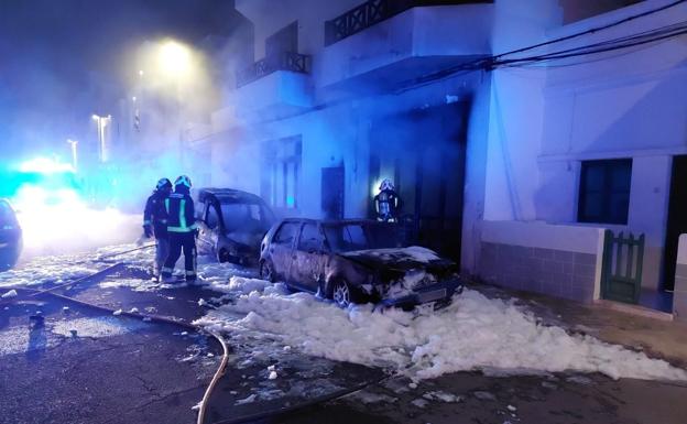 Alerta en el barrio de El Charco por cinco coches incendiados en una noche