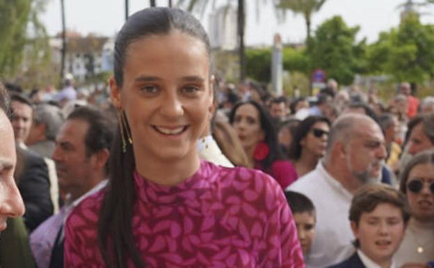 Victoria Federica triunfa con su estilismo en la Maestranza de Sevilla