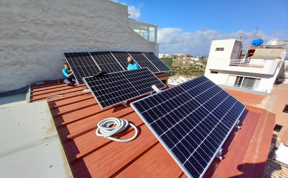 Dos hogares canarios a los que el sol da toda su energía