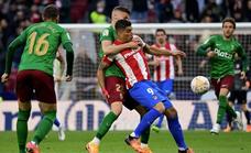 El nervioso Atlético se atasca ante el Granada en el debut de Karanka