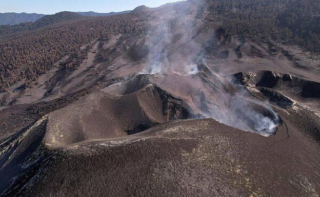 Magma a 1.000 grados y alta emisión de gases tras 4 meses del fin de erupción