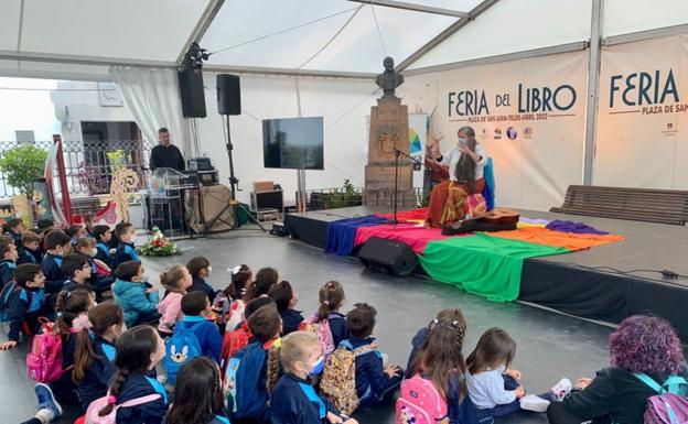 Los niños, protagonistas en la primera jornada de la Feria del Libro 2022. 