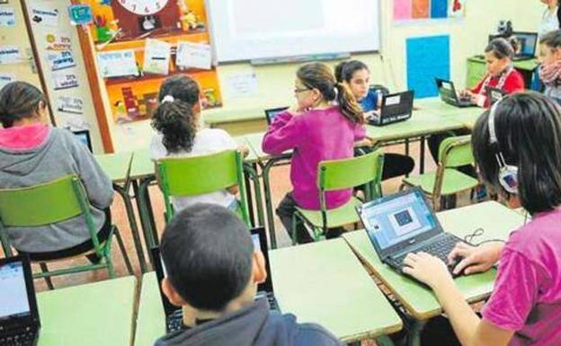 Casi cien escolares se forman en inteligencia artificial y videojuegos