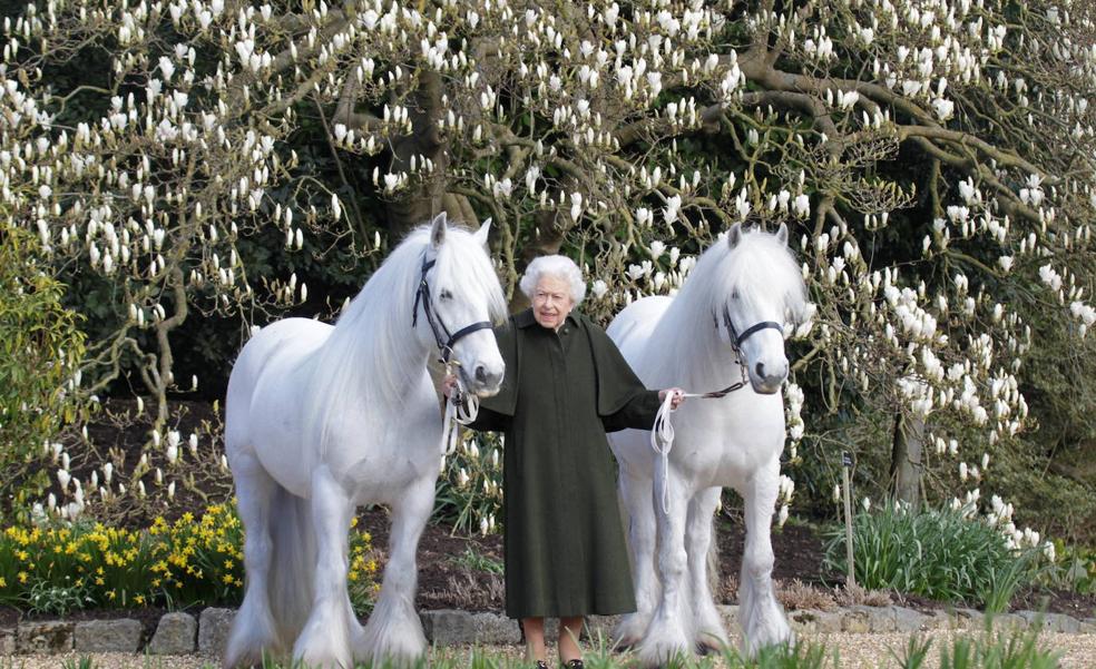 La reina Isabel II celebra en privado su 96 cumpleaños