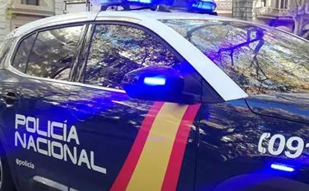 Roba en tres coches y en una vivienda en El Batán