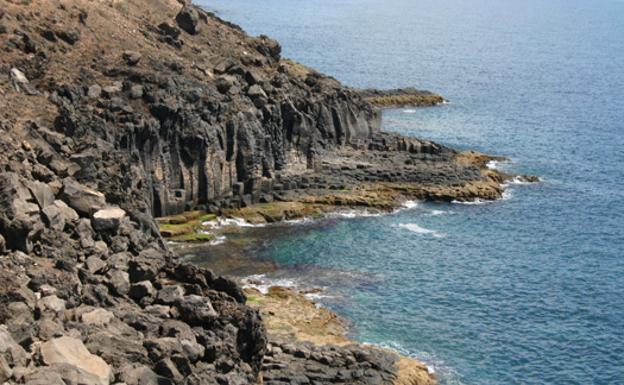 Grave al caer por un acantilado en Lanzarote