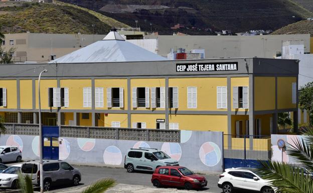 El colegio de Jinámar mantuvo hasta tres reuniones para tratar las denuncias contra el maestro