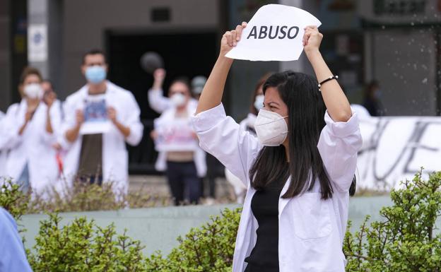 Más de 2.200 médicos temporales de las islas están llamados a la huelga este viernes