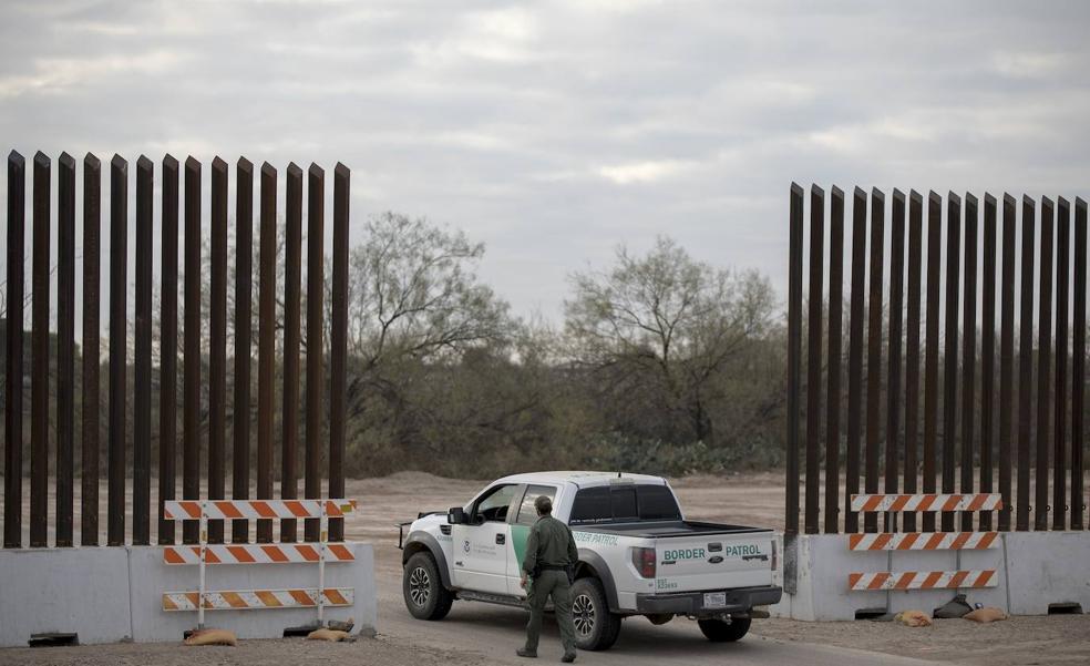 El gobernador de Texas amenaza con declarar una «invasión» de inmigrantes