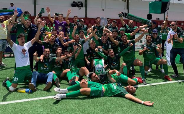 El CD Atlético Paso asciende bajo las cenizas del volcán de Cumbre Vieja