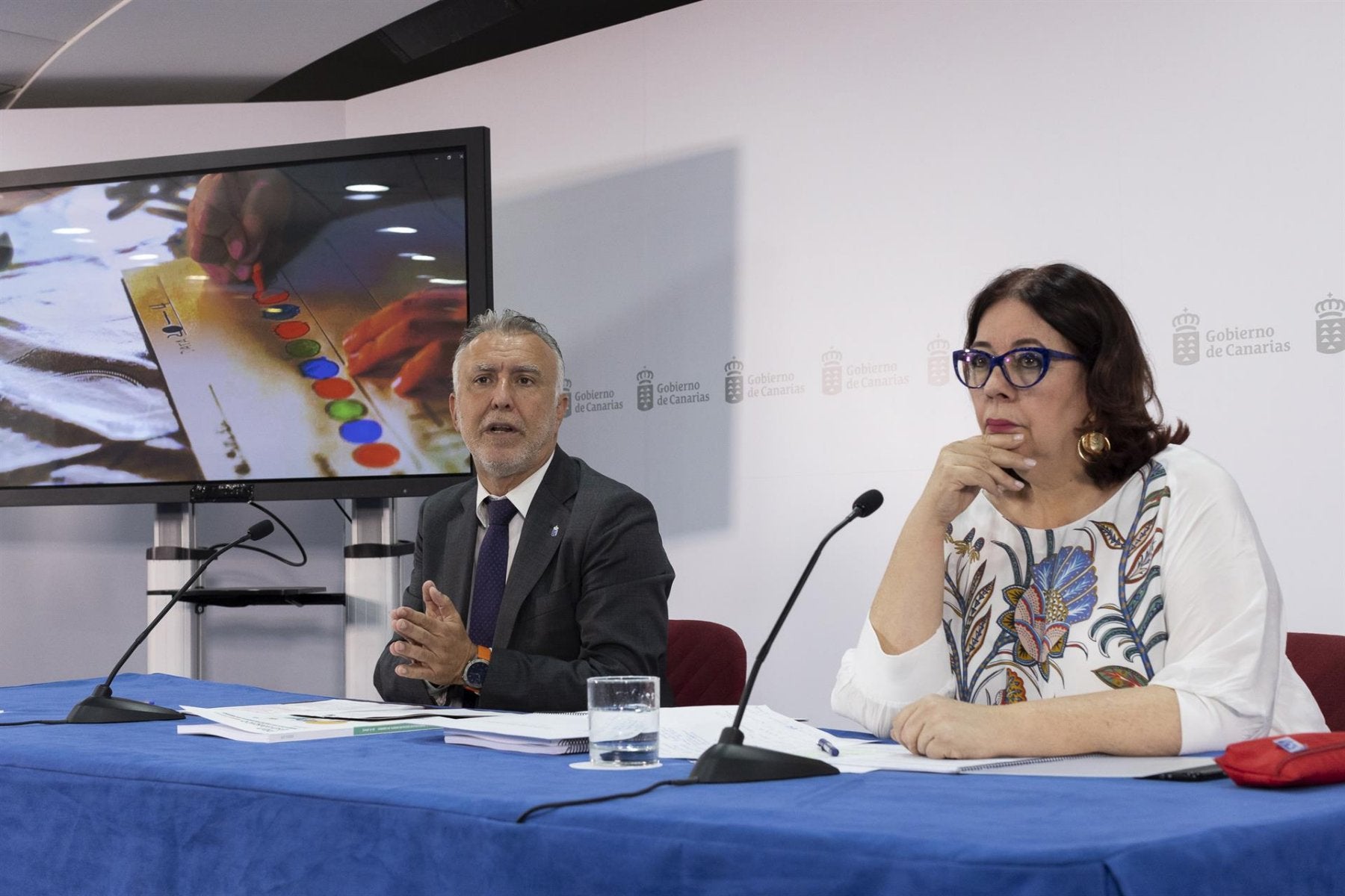 Los nuevos currículos «aumentan un 40%» los contenidos canarios