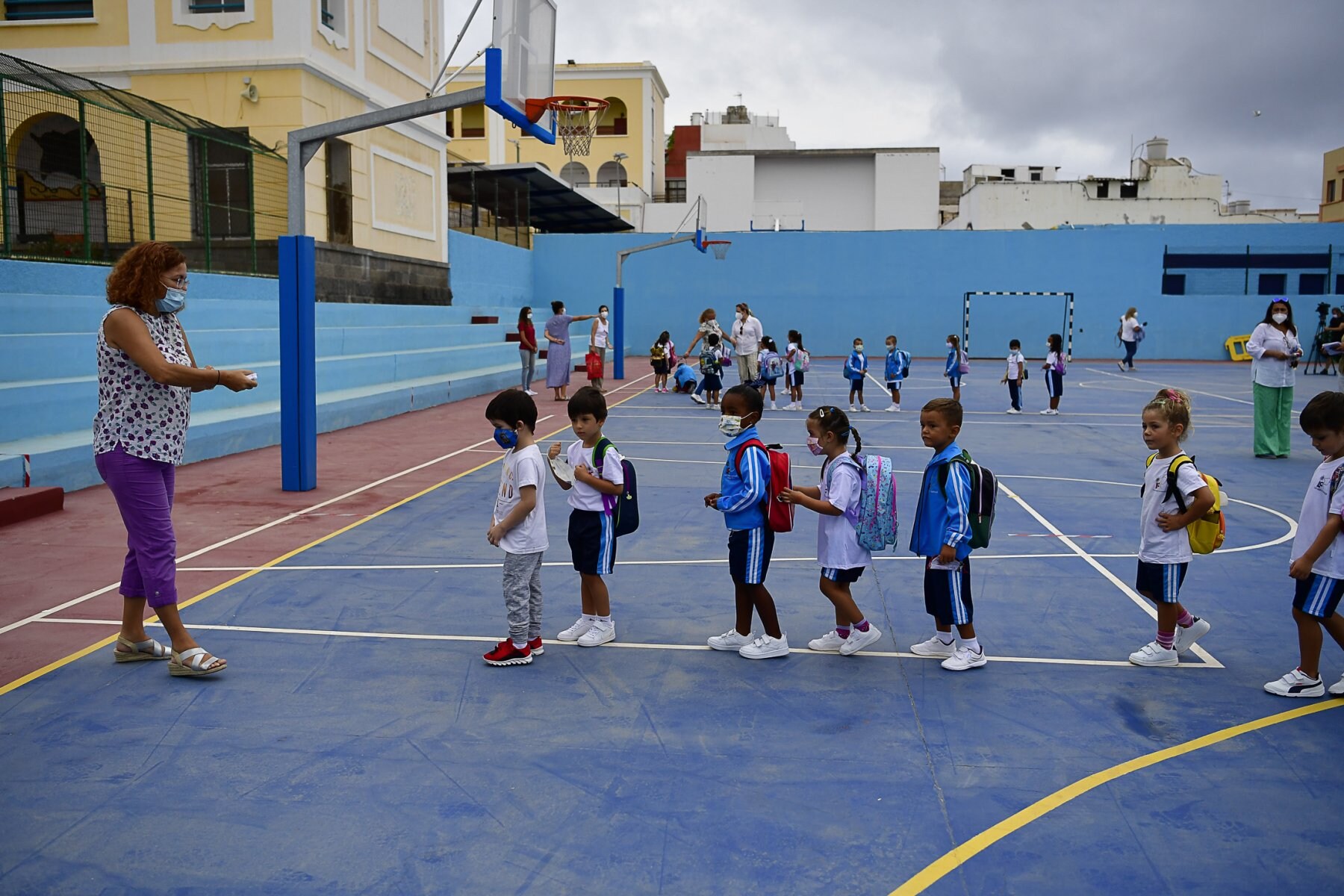 Alumnado de Infantil en el colegio León y Castillo, que el próximo curso tendrá un aula para alumnado de dos años. / JUAN CARLOS ALONSO