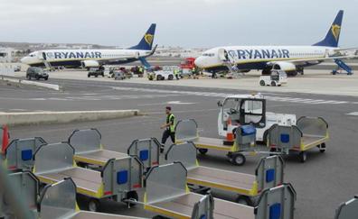 Ryanair debe 6 millones a la plantilla de las bases canarias que cerró y ahora baraja reabrir