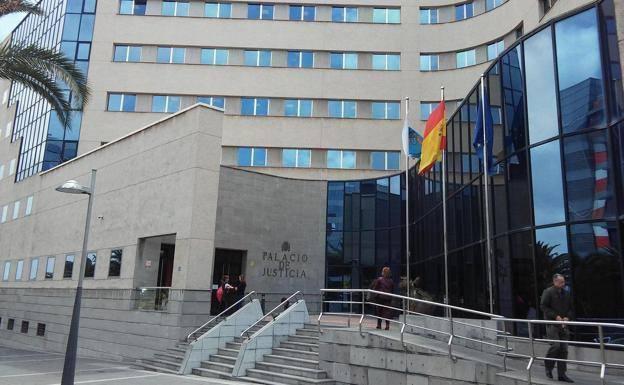 Abusaba a diario de su hijastra y amenazaba con matar a su familia si lo contaba