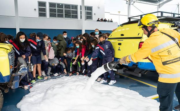 El Cabildo distingue el trabajo del bombero forestal en su Día Internacional