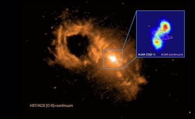 Observan una posible inversión magnética en entorno de agujero negro supermasivo