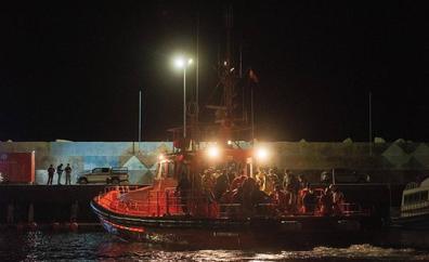 Rescatadas dos embarcaciones con 118 inmigrantes en aguas canarias