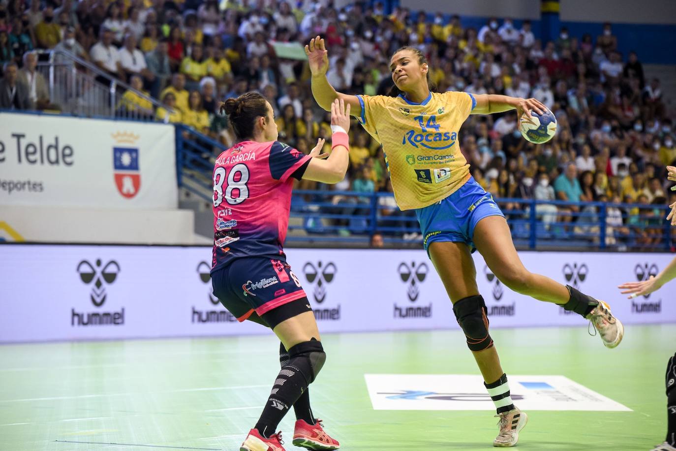 El Rocasa se lleva un tesoro para la vuelta de la EHF (21-17)