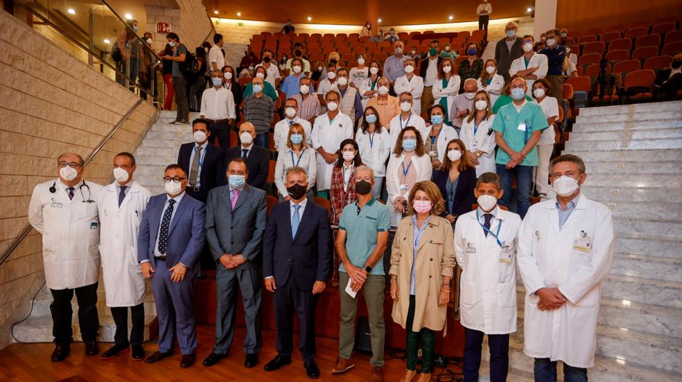 Torres y Trujillo participan en un acto de reconocimiento a la labor de los profesionales de trasplante de corazón del Negrín