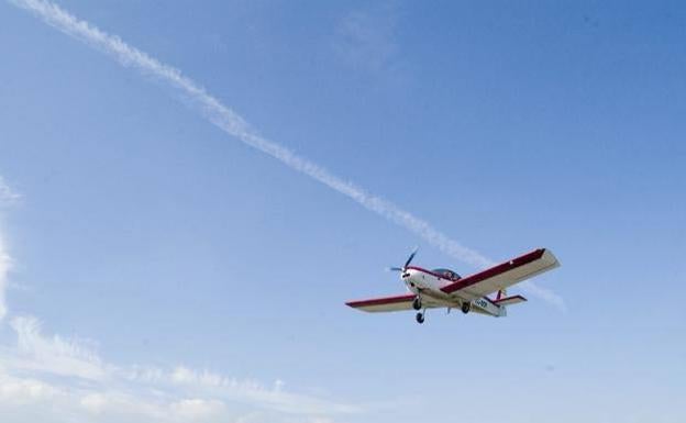 Así fue el espectacular aterrizaje de emergencia que realizó un pasajero sin experiencia