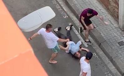 Tres turistas propinan una paliza a un policía al confundirlo con un ladrón