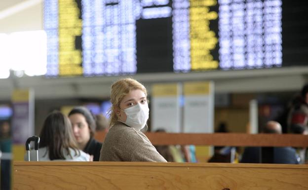 España mantiene la mascarilla obligatoria en los aviones pese a la recomendación de Europa