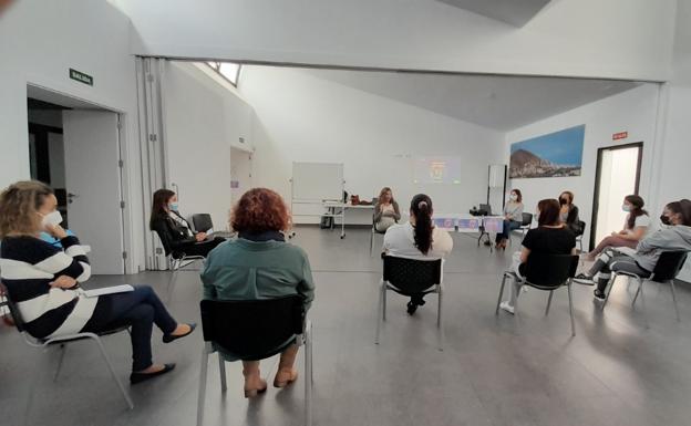 Talleres de liderazgo femenino, autocuidado y corresponsabilidad en Guía