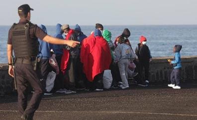 Otras tres pateras elevan a 318 las personas rescatadas este jueves en Canarias